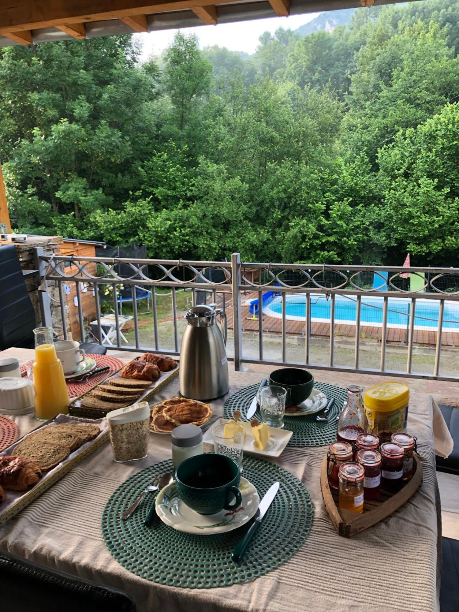 Au Bord De L Eau Bed and Breakfast Surba Buitenkant foto