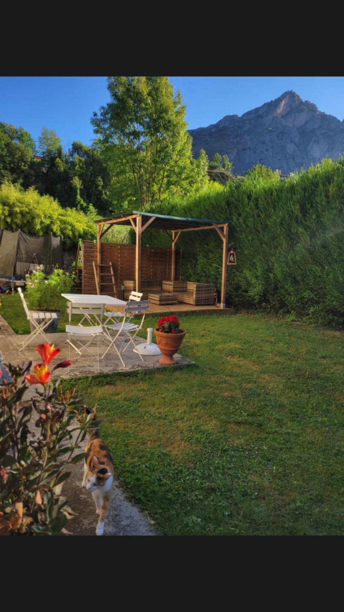 Au Bord De L Eau Bed and Breakfast Surba Buitenkant foto